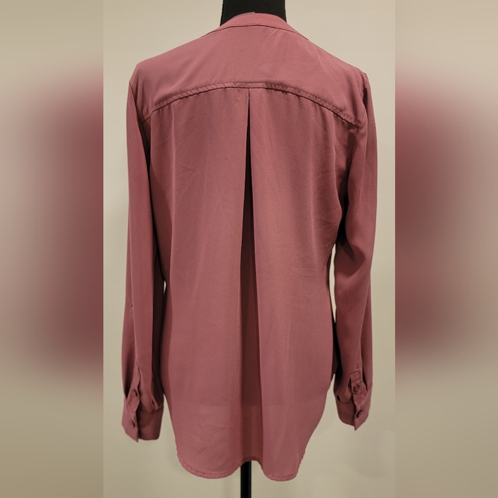 Elegant Mauve Dress with Pleated Accent - Picture 2 of 4